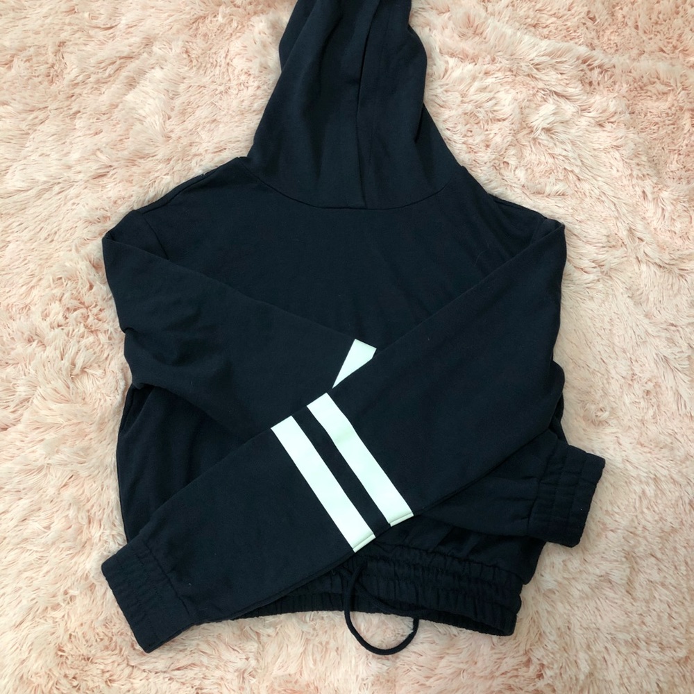 H&M cropped sweatshirt